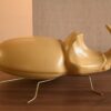 Figura de Escarabajo en Cerámica Mostaza - Imagen 2