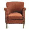 Sillón de Terciopelo en Tono Naranja Quemado con Detalles de Tachuelas