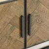 Mueble de TV de Roble con Diseño en Espiga y Base Metálica - Imagen 3