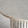 Mesa Auxiliar Redonda de Mármol Blanco con Base Estriada - Imagen 4
